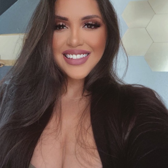 Meet your Posher, Lesly - Picture 1 of 1